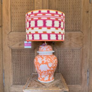 Oranje witte lamp met frida lampenkap