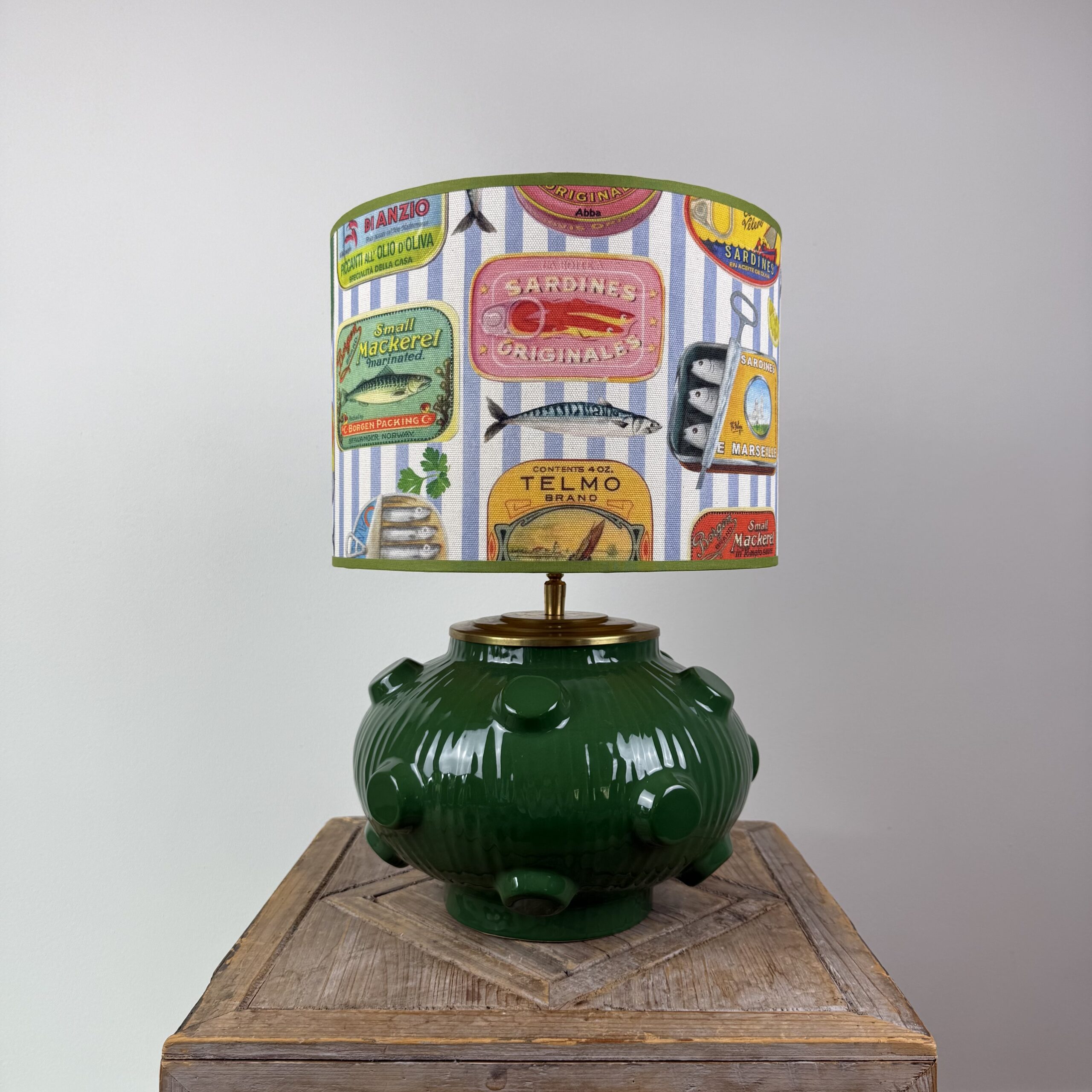 Groene tafellamp met lampenkap sardientjes