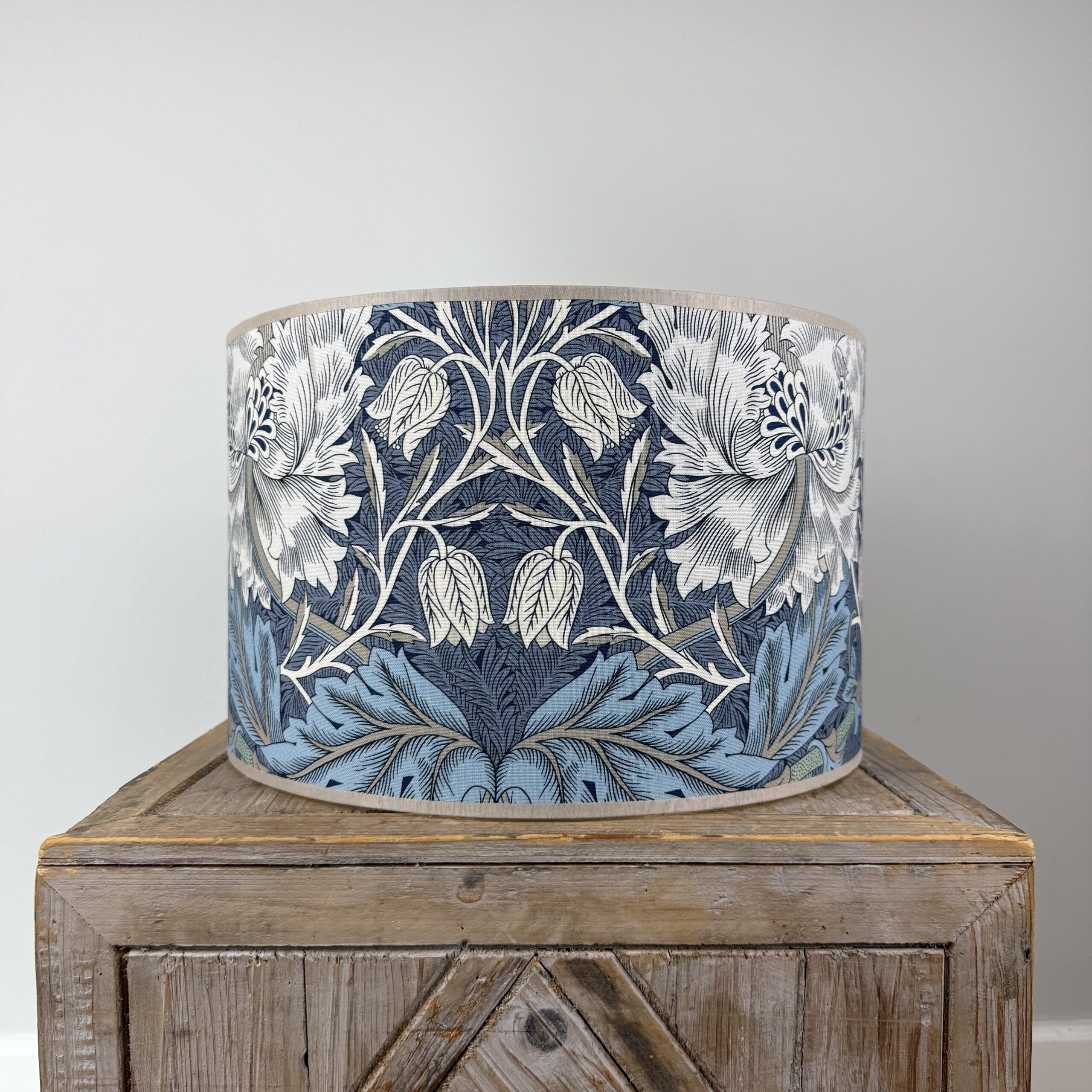 Lampenkap ‘Honeysuckle & Tulip Thyme’ William Morris & Co - Afbeelding 2