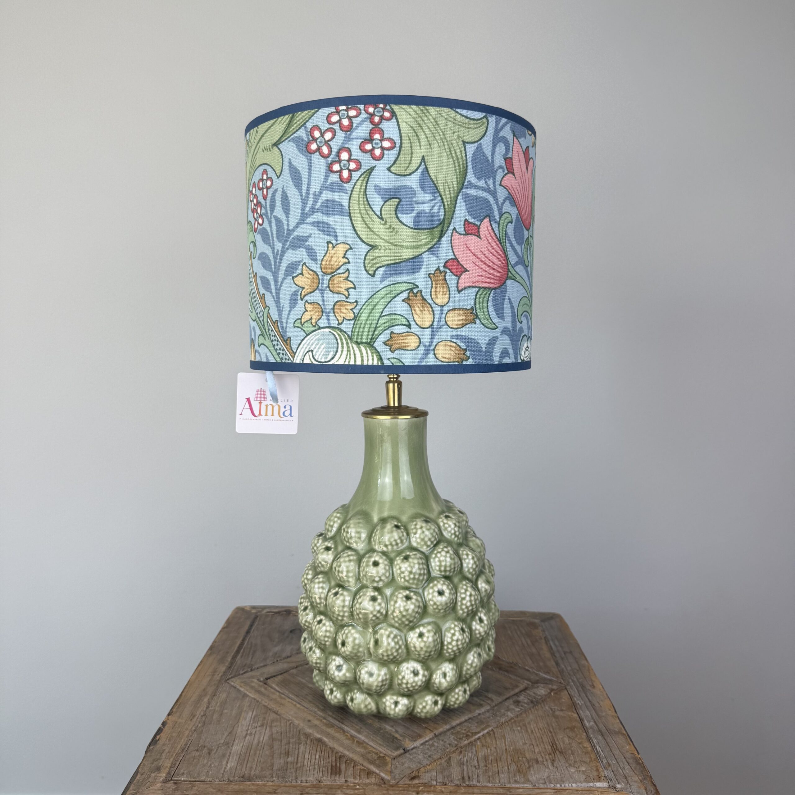 Groene lamp frambozen met William Morris lampenkap