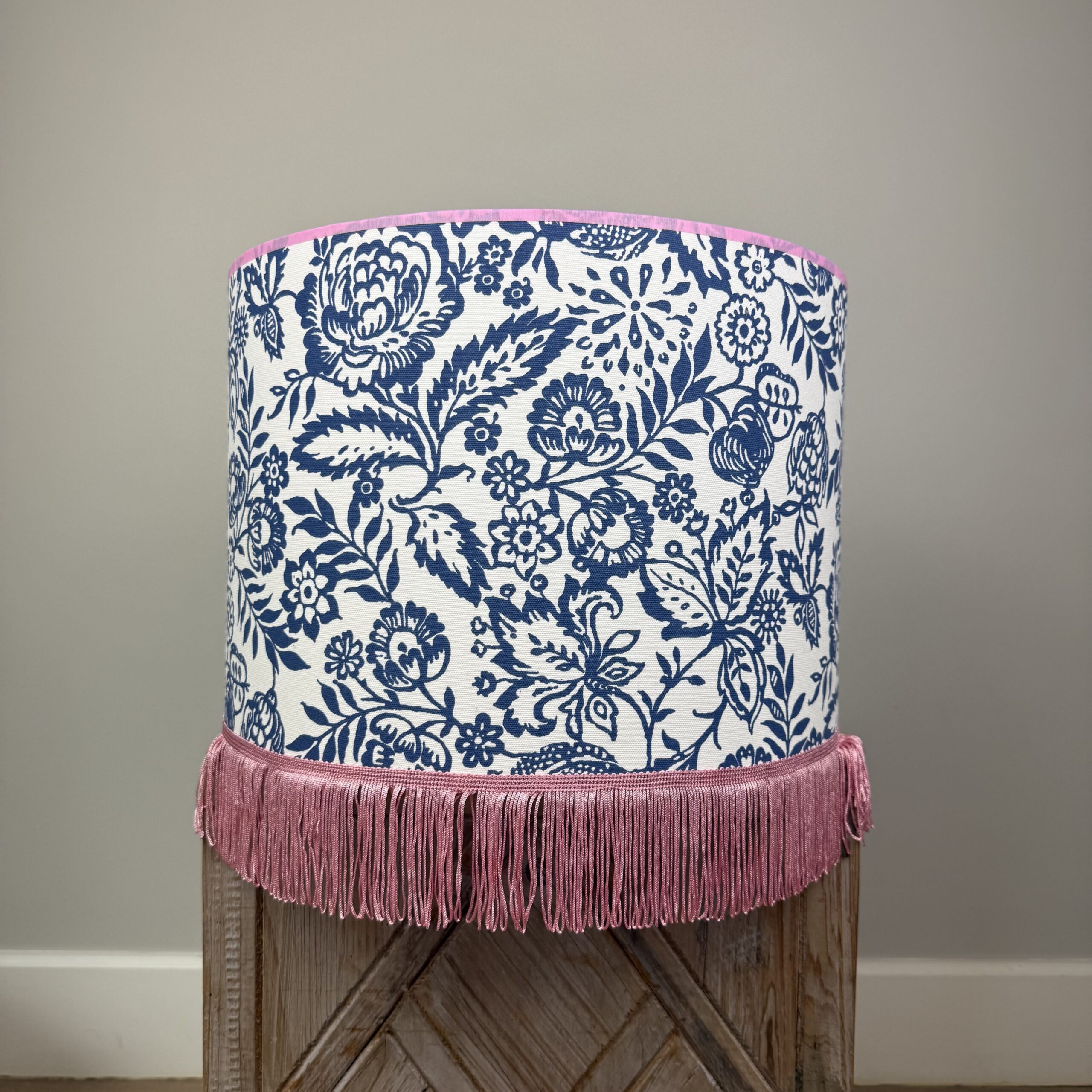 Lampenkap ‘Polly’ roze franjes - Afbeelding 2